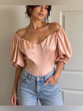 Bershka Women’s Satin Off The Shoulder Puff-Sleeve Bodysuit in Blush Rose Size L